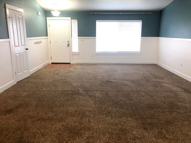 Building Photo - Single Story Home w/Huge Fenced Backyard!