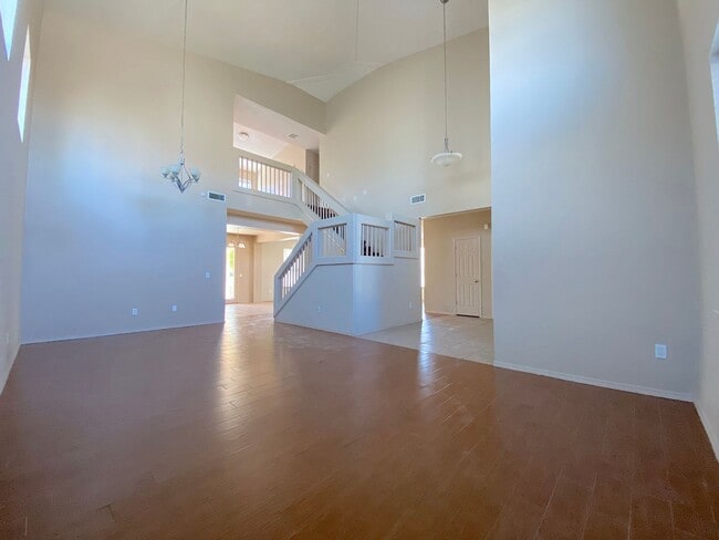 Building Photo - LARGE East El Paso 4 bed Refrig A/C w/3 Ca...