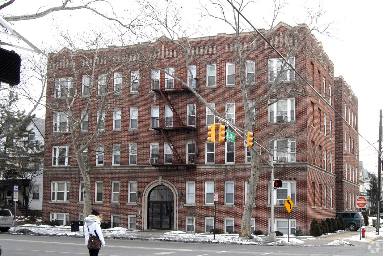 Building Photo - 878-882 Kennedy Blvd
