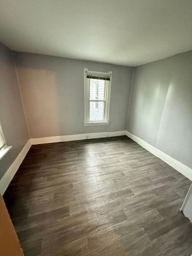 Building Photo - Charming 2-Bedroom Home with Vintage Touch...