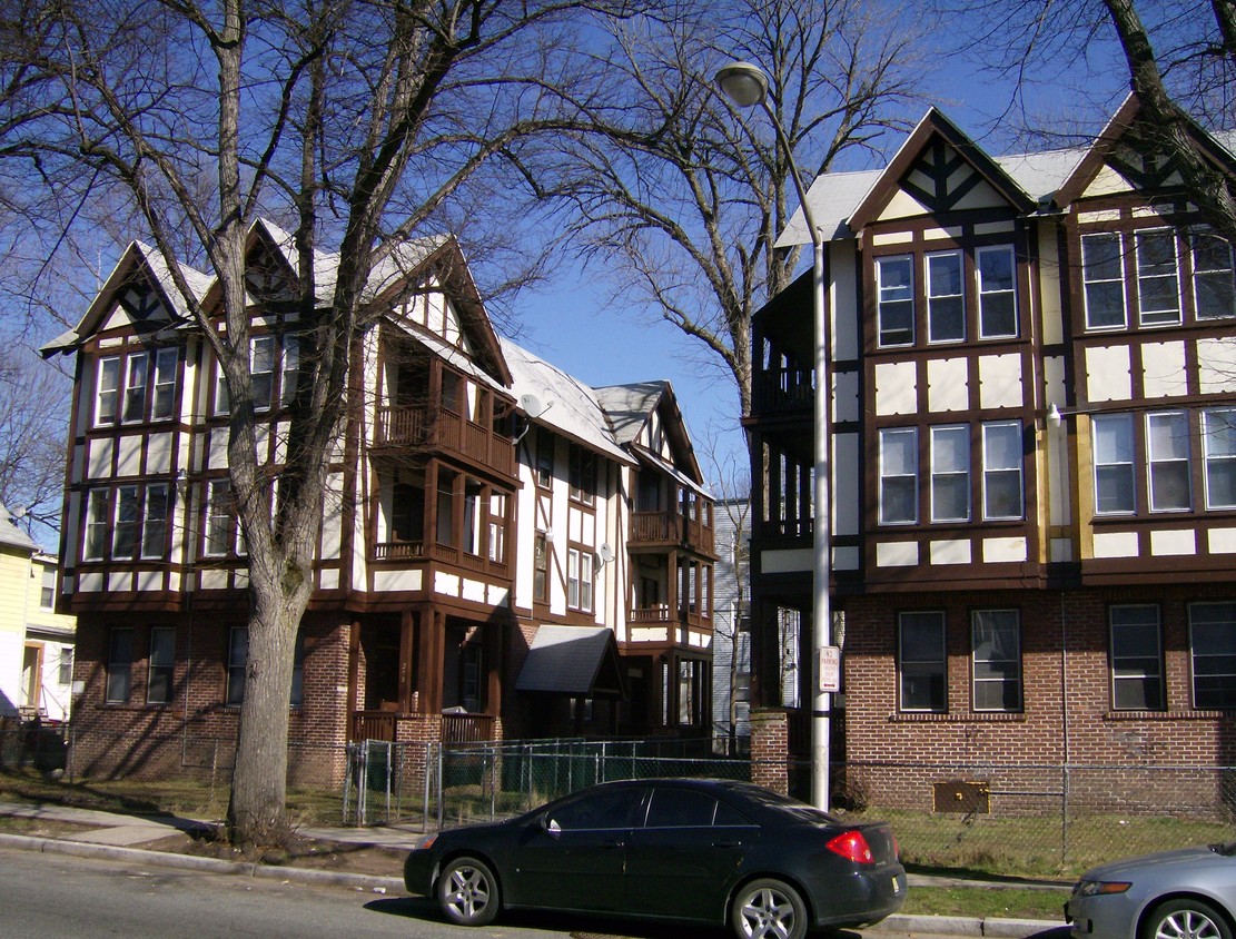 Building Photo - Halsted Residences