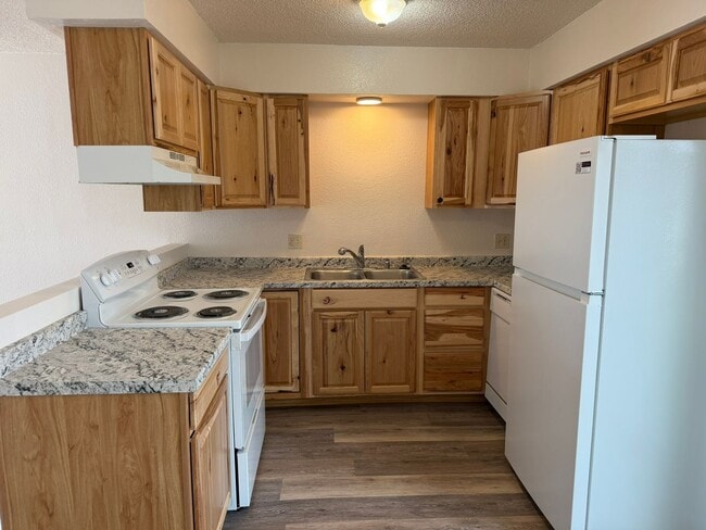 Building Photo - 460 Topaz Dr