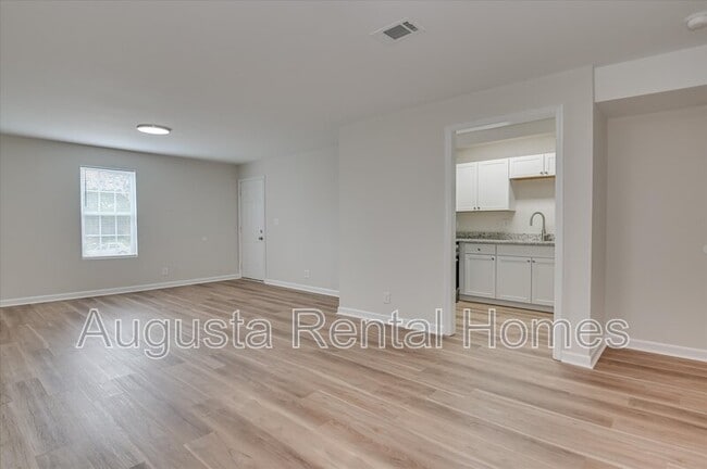 Building Photo - 40 Conifer Ct