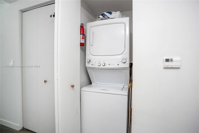 Building Photo - 1300 South Miami Avenue Apt #1708, Miami, ...