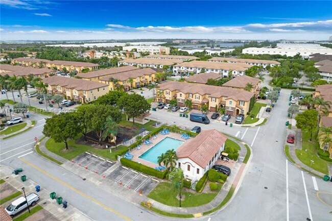 Foto del edificio - 8643 NW 112th Pl