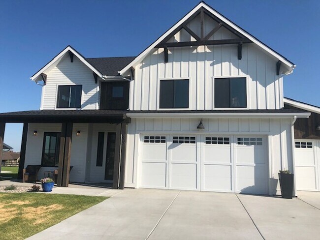 Foto del edificio - Stunning Middle Creek Parklands Home