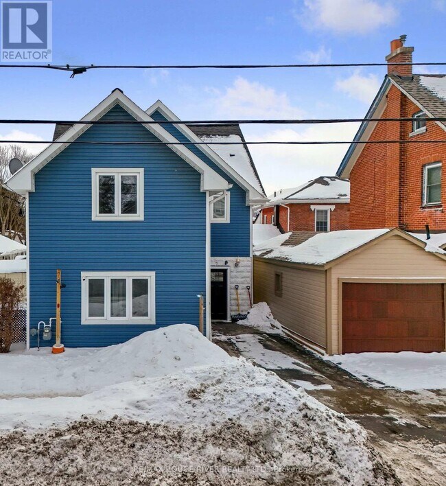 Photo du bâtiment - 7 University Ave E