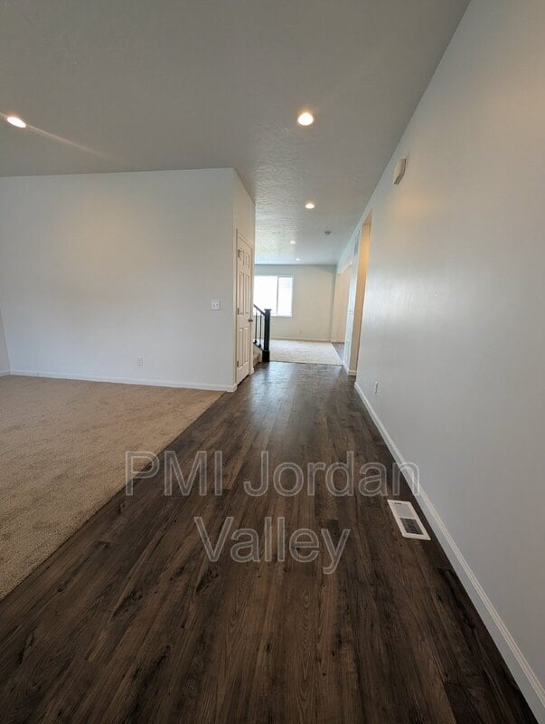 Building Photo - 2123 Wallflower Dr