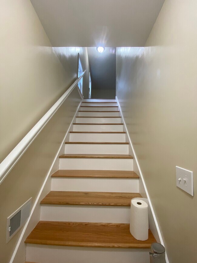 Building Photo - 46 Laurel Ave