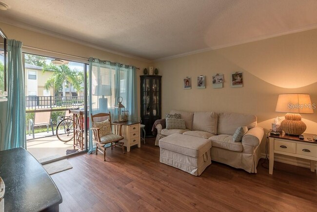 Building Photo - 12293 Sailwinds Dr