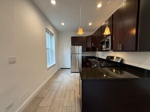 Building Photo - 7531 N Rogers Ave