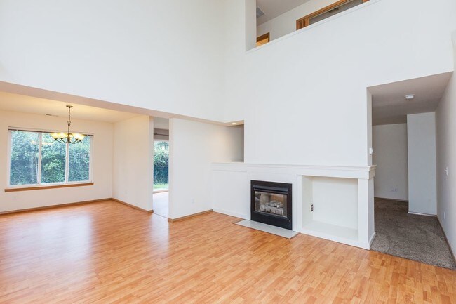 Building Photo - Beautiful 3 bedroom home in quiet community