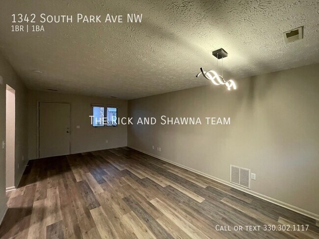 Building Photo - Stunning one bedroom townhouse for rent wi...