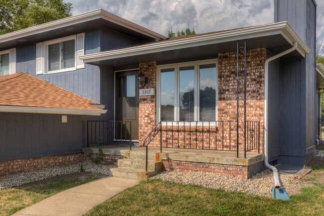 Foto del edificio - The Upgraded Life! 3 Bedroom Duplex Coming...