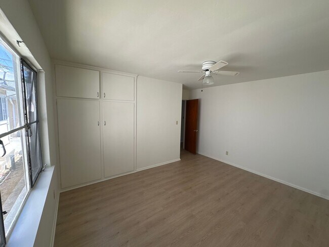 Building Photo - Bright 2 Bedroom Duplex in the Heart of Fu...