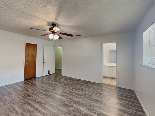 Building Photo - 6220 Wheaton Dr