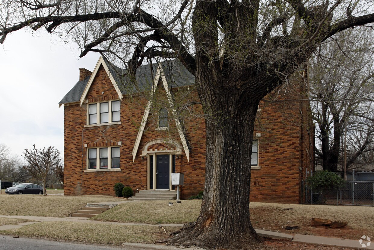 Building Photo - The Chady