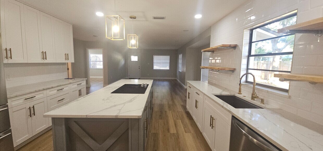 Foto principal - 5802 N Suwanee Ave