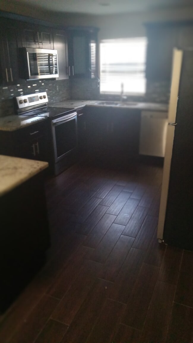 Foto del edificio - 3713 E Hamilton Ave