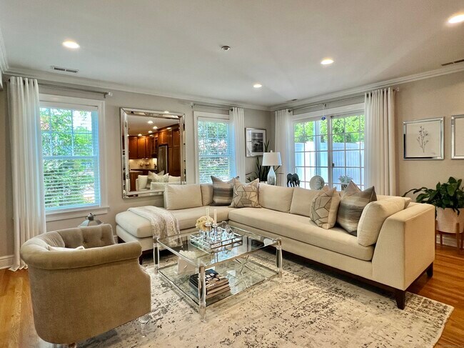 Building Photo - 76 New Canaan Ave