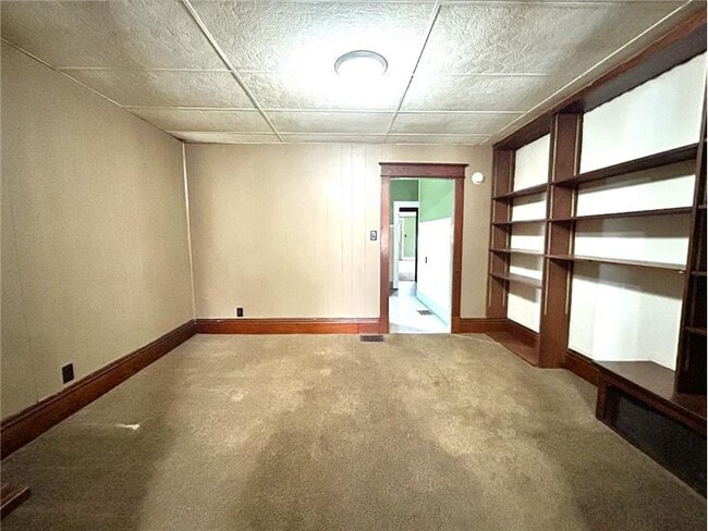 Building Photo - 214 W Warren St