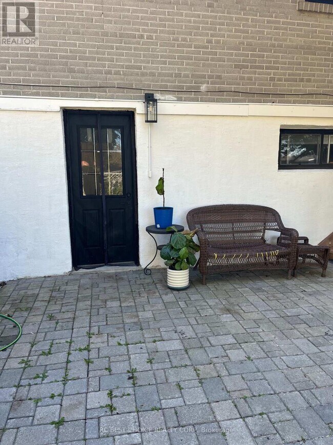 Photo du bâtiment - 747 Botany Hill Crescent