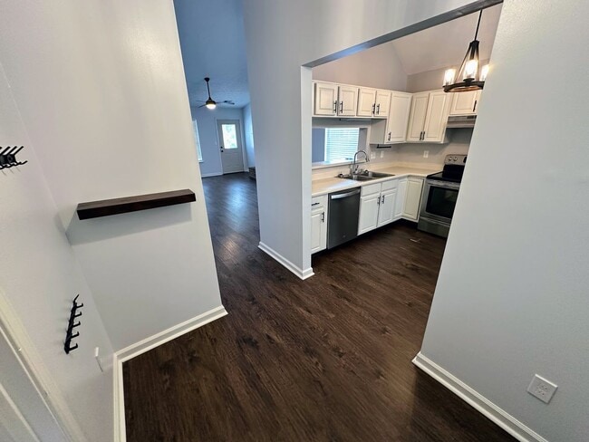 Building Photo - 3821 Landridge Dr