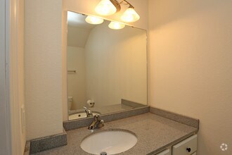 Delafield Lakes Apartments photo'