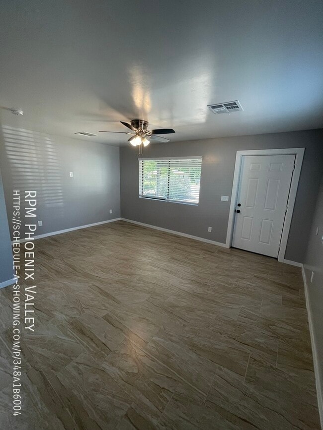 Building Photo - No Carpet + Custom Paint Central Phx 3/2 D...