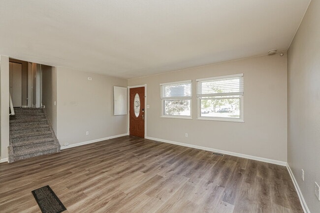 Foto del edificio - 4945 Manzana Dr