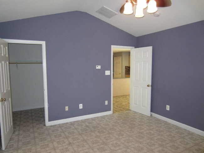 Building Photo - 21 Perkins Ln