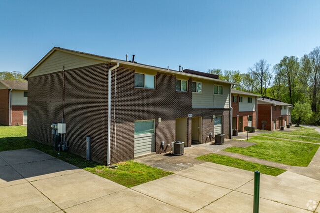 Building Photo - Creekwood Village Apartments