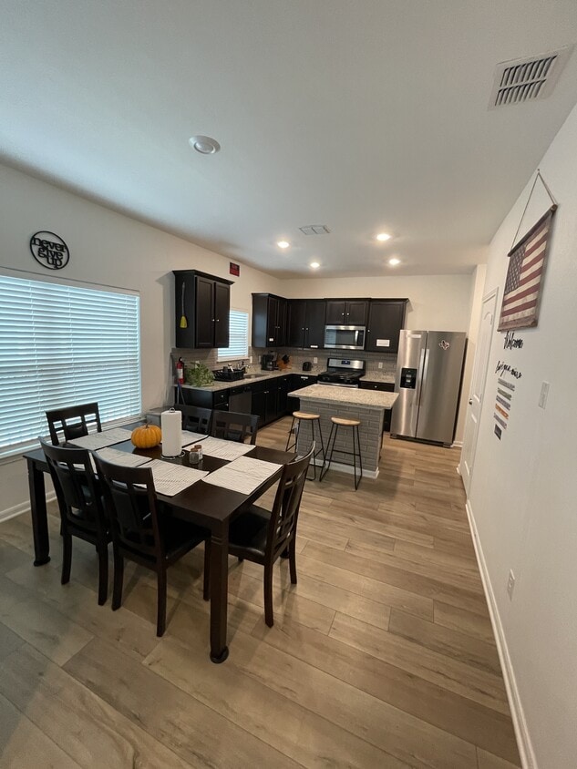 Foto principal - 10829 Emerick St