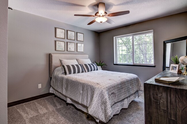 Building Photo - Furnished twin home