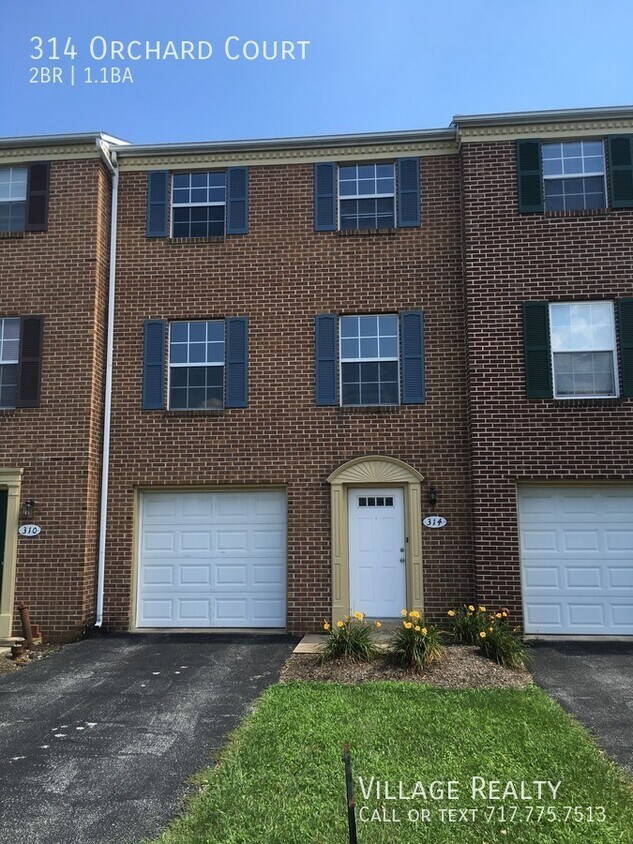 Primary Photo - Roomy 2-bed townhome with garage in Dallas...