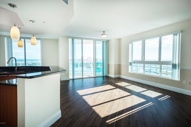 Building Photo - 241 Riverside Dr