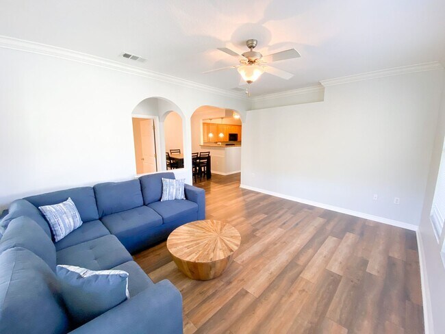 Building Photo - Campus View 1257 #312