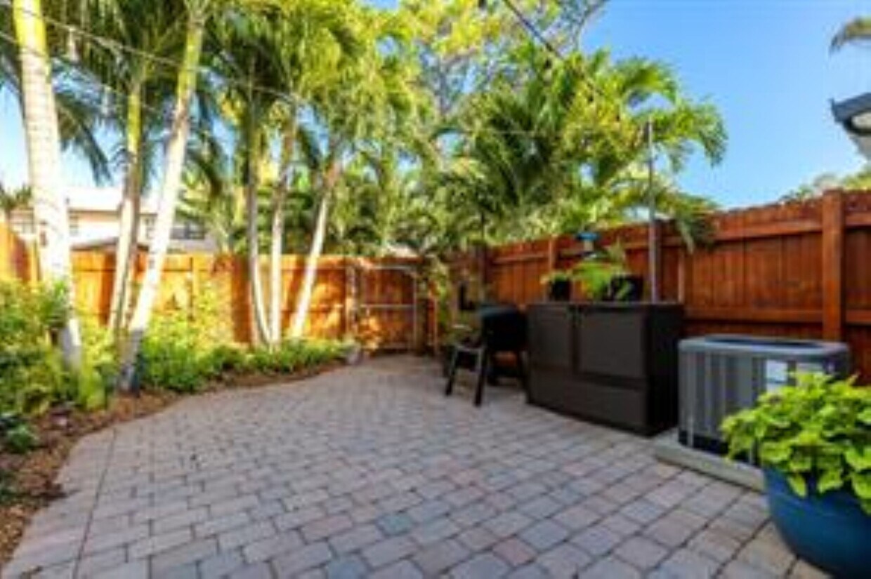 Foto principal - 2134 NE 9th Ave