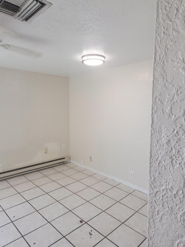Foto del edificio - 221 Maple St NE