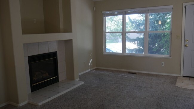 Building Photo - 4 Bed 3 Bath off Dublin/Powers w/AC- Avail...