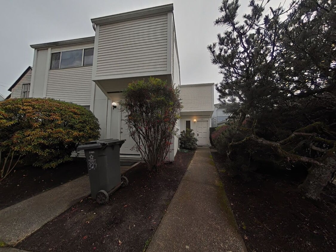 Primary Photo - 1 Bedroom Apartment ~ Close to Campus ~ Ca...