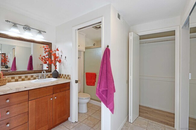 Building Photo - 105 Linares Ct