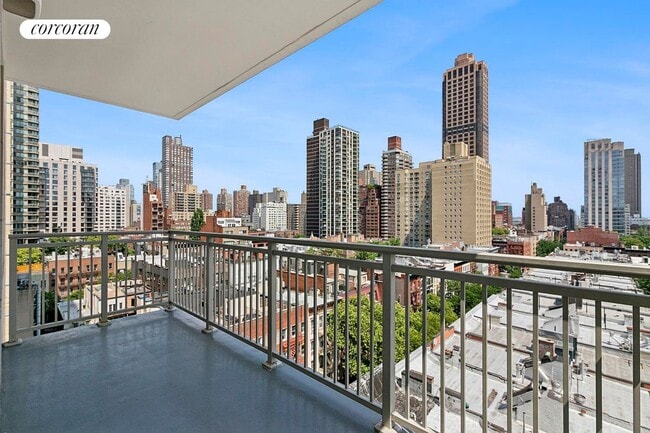 Foto del edificio - 300 E 83rd St
