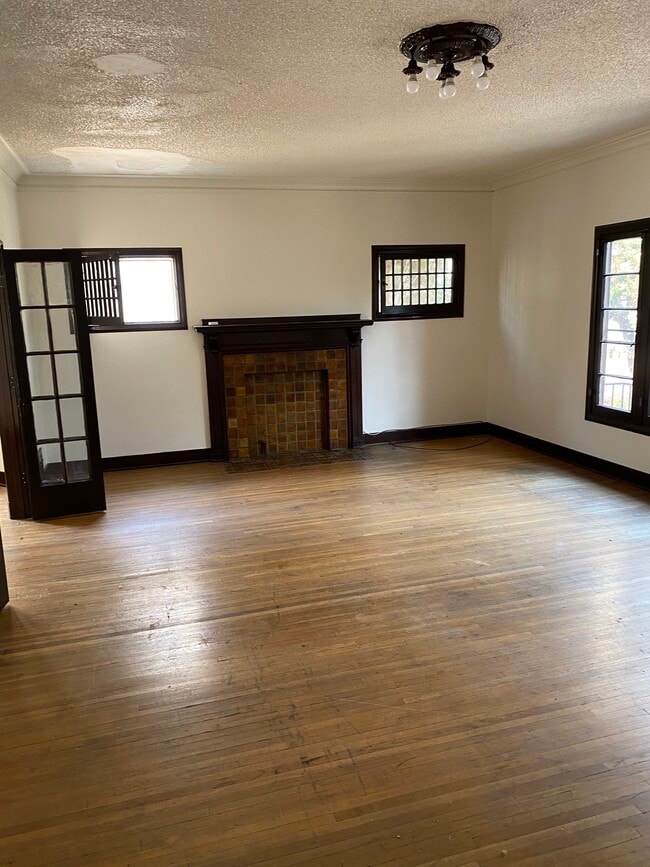 Building Photo - 341 S Normandie Ave