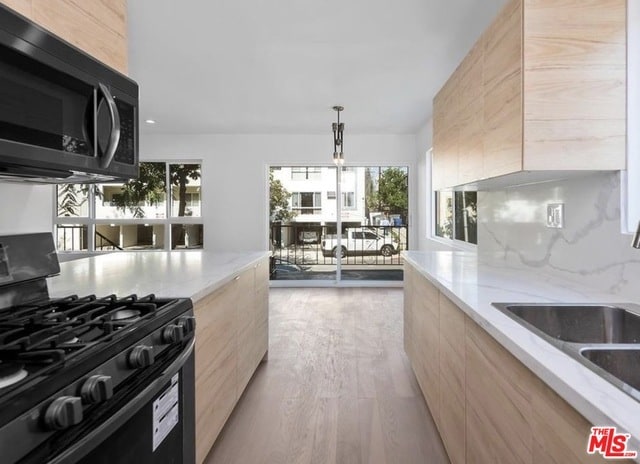 Foto del edificio - 560 Kings Rd