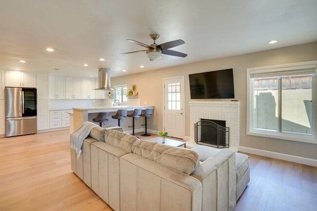 Photo - 3901 W Compton Ave House