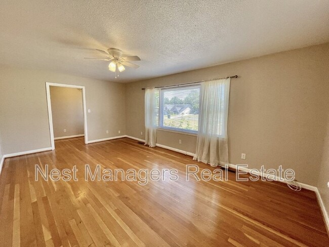 Building Photo - 621 Welsh Pl