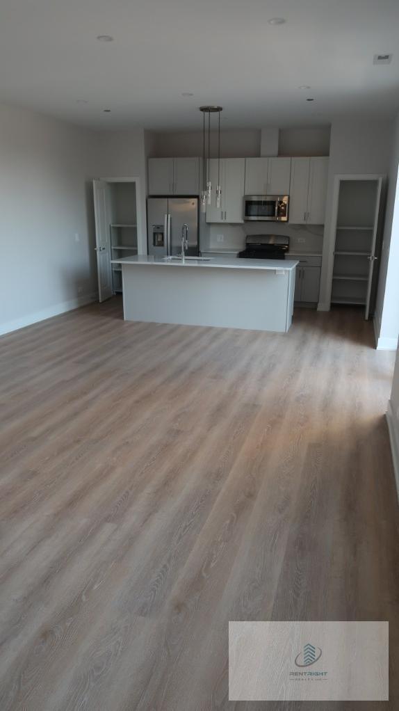 Building Photo - 2 bedroom in CHICAGO IL 60630