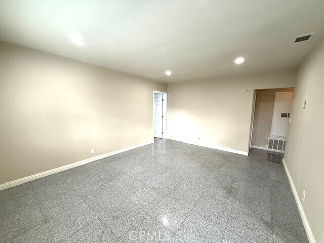 Foto del edificio - 2728 Denton Ave