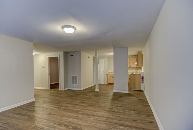 Building Photo - 128 N Academy St